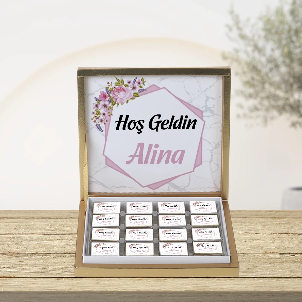 64-sayfa-altigen-pembe-48-li-gold-kutu-cikolata-39556593 Altıgen Model Pembe Konsept Gold Kutuda 48 Adet Madlen Çikolata - Görsel 1