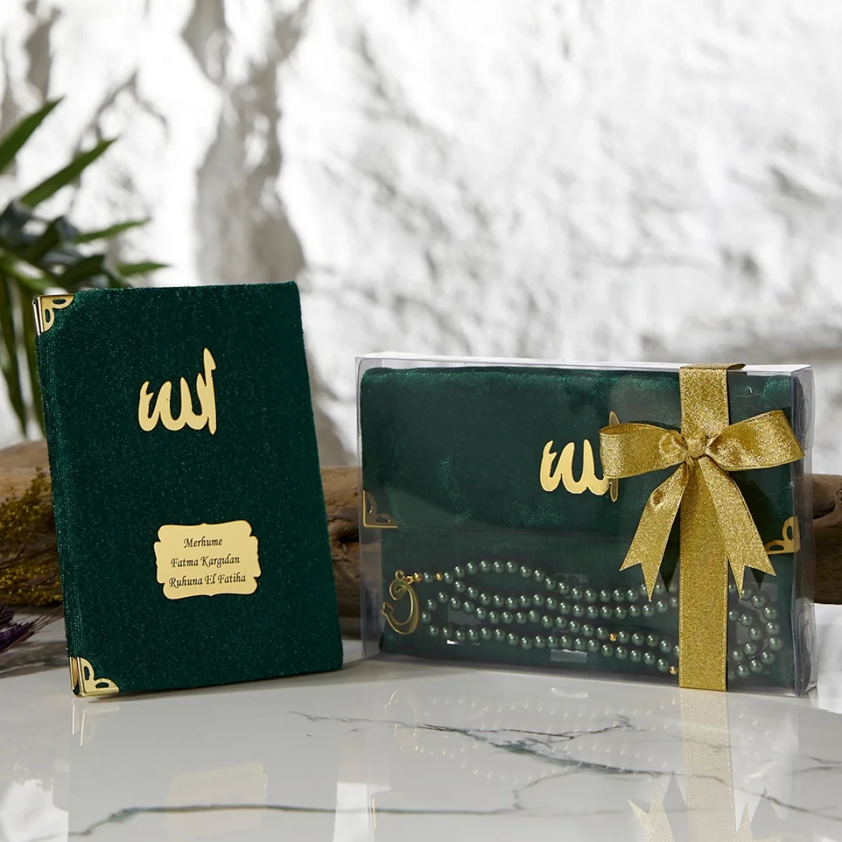asetat-kutuda-kadife-kumas-kapli-canta-icerisinde-inci-tesbihli-zumrut-renkli-kadife-yasin-kitabi-seti-mevlut-hediyelikleri-58410481-sw1080sh1080 Asetat Kutuda Kadife Kumaş Kaplı Çanta İçerisinde İnci Tesbihli Zümrüt Renkli Kadife Yasin Kitabı Seti - Mevlüt Hediyelikleri - Görsel 1