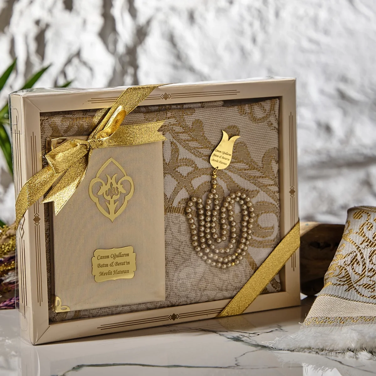 hediyelik-luks-kutuda-seccadeli-gold-renkli-santuk-yasin-ve-isme-ozel-inci-tesbih-seti-67297066-sw1080sh1080 Hediyelik Lüks Kutuda Seccadeli Gold Renkli Şantuk Yasin ve İsme Özel İnci Tesbih Seti - Görsel 1